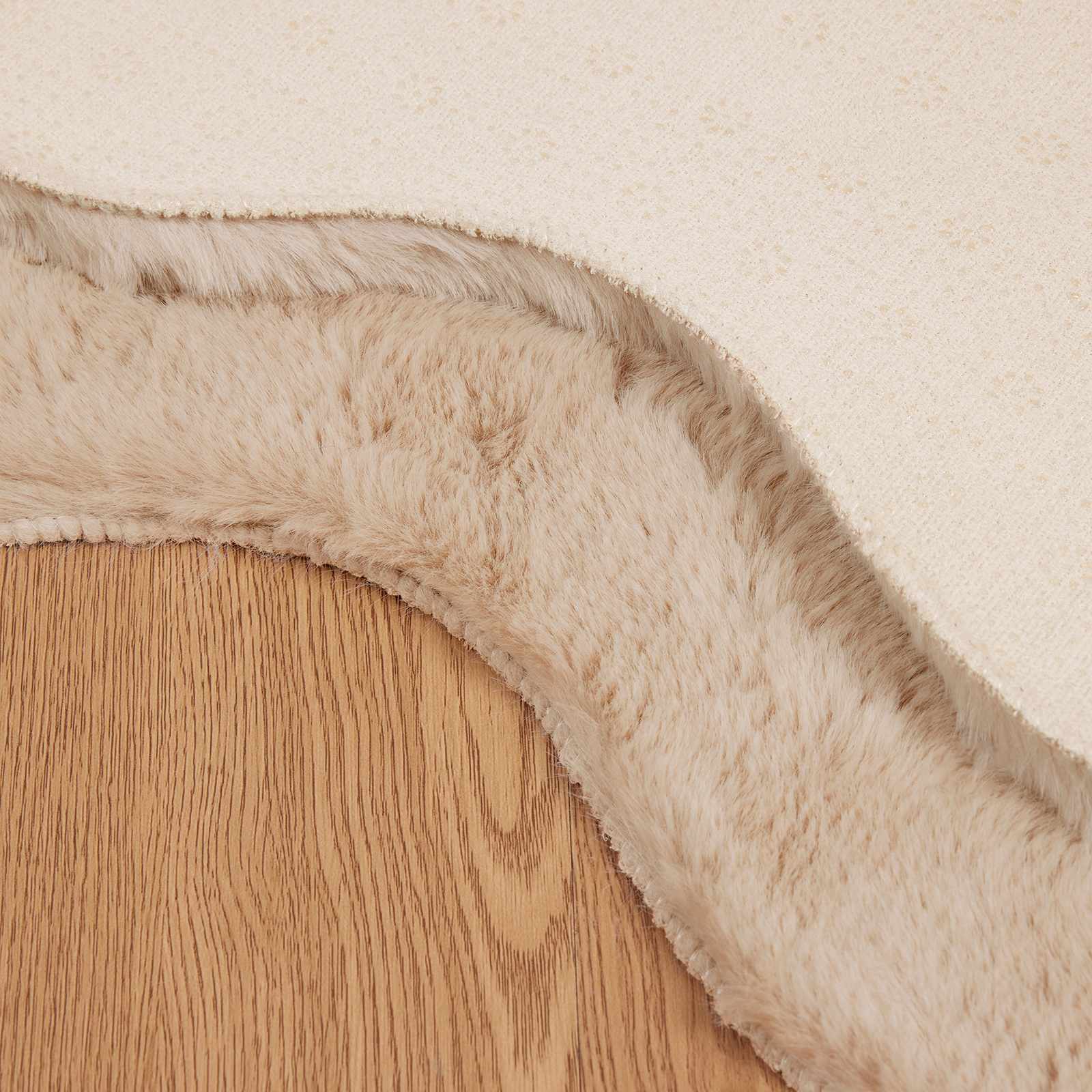 Rutschfester Teppich aus Kunstkaninchenfell OLITE Weiß