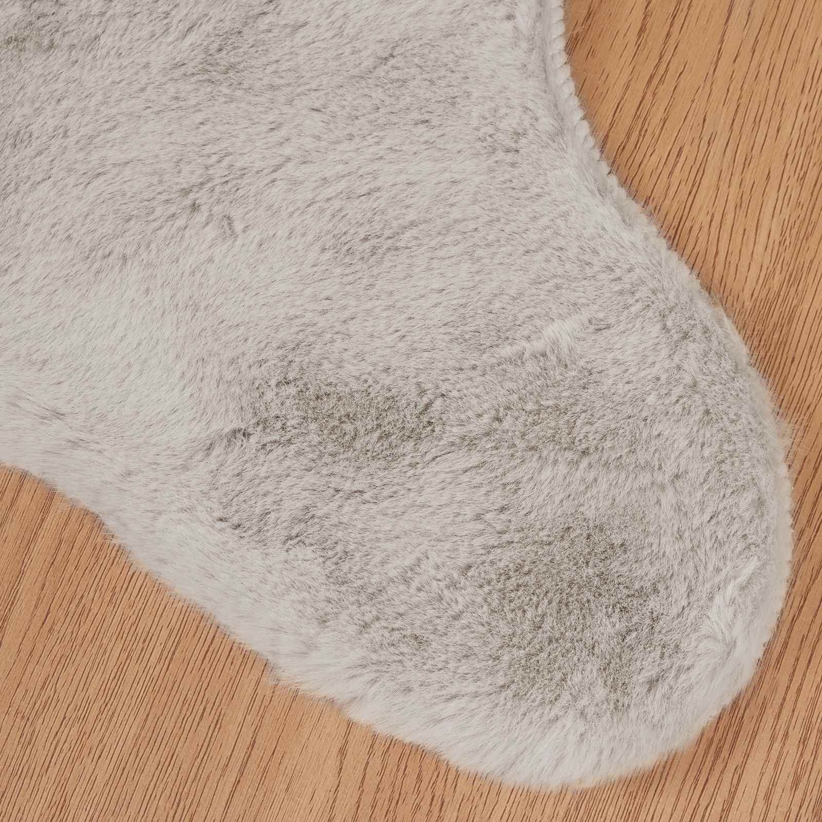 Rutschfester Teppich aus Kunstkaninchenfell OLITE Weiß